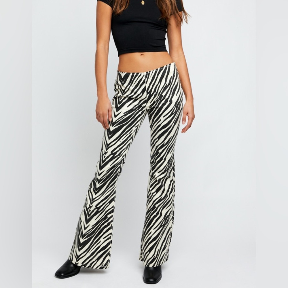 We The Free Free People Size 26 Pull On Flare Jeans, Animal Print, Low Rise